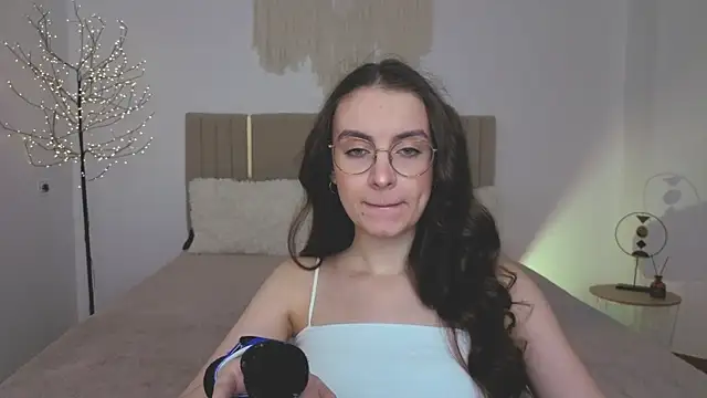 Real cutie1 online show from May 7, 12:53 pm