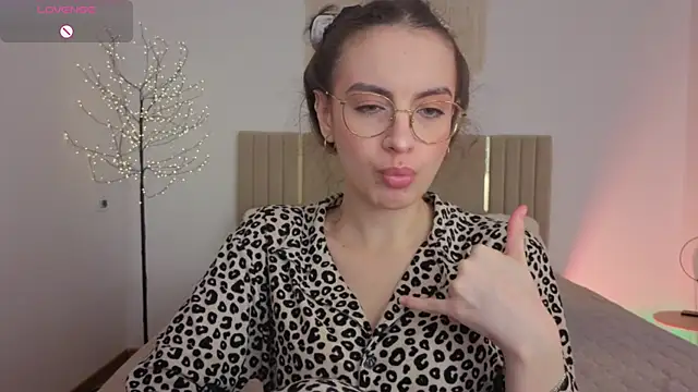 Real cutie1 online show from May 18, 1:06 pm