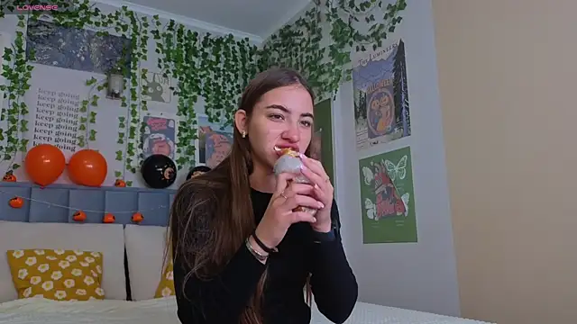 Ashley Pierce online show from November 3, 6:17 am