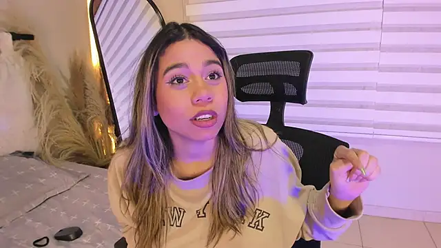 Rachell criss online show from November 13, 4:00 am