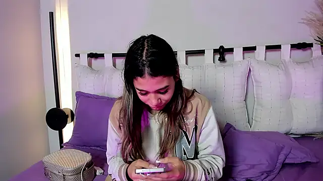 Rachell criss online show from March 25, 4:28 am