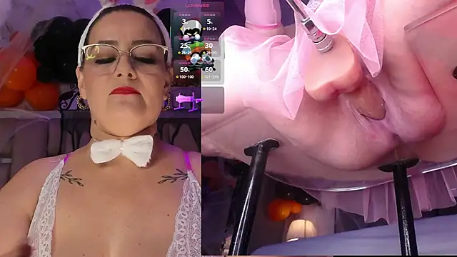 ErikaMontiel   online show from October 11, 9:39 pm