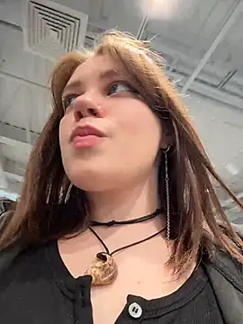 lucy-joy online show from April 28, 11:25 am