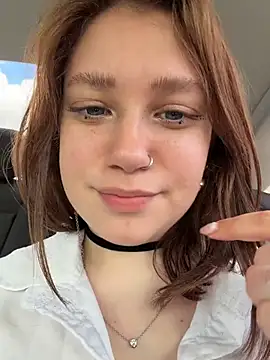 lucy-joy online show from May 16, 9:23 am