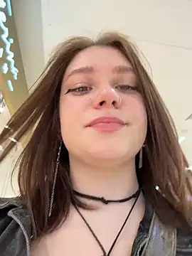 lucy-joy online show from April 3, 9:18 am