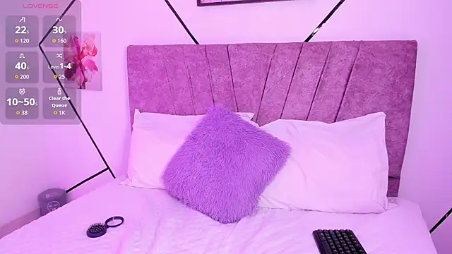 Snapshot of Paris_Evans01 chatting on September 12, 2:02 pm Paris Evans01 online show from September 12, 2:02 pm