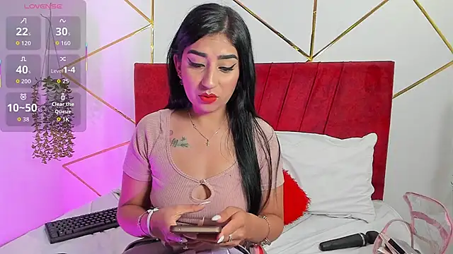 Snapshot of Paris_Evans01 chatting on October 9, 1:04 pm Paris Evans01 online show from October 9, 1:04 pm