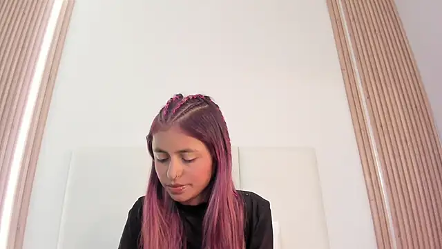 sunnyWhitee online show from May 12, 11:17 am