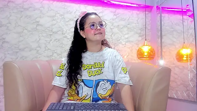 Snapshot of ShylySweet chatting on September 30, 6:19 am ShylySweet online show from September 30, 6:19 am