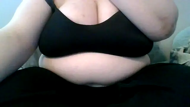 sarahcakes223 online show from April 30, 10:36 pm