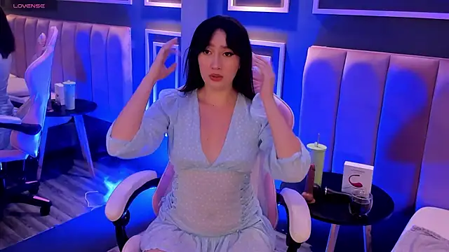 Skyyle  online show from May 13, 12:33 pm