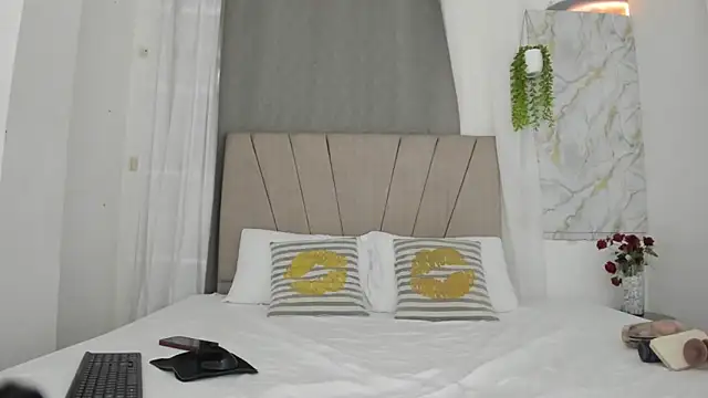 Lady miss    online show from February 10, 12:30 pm