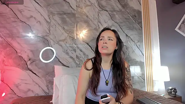 Astridhotman online show from November 3, 8:35 pm