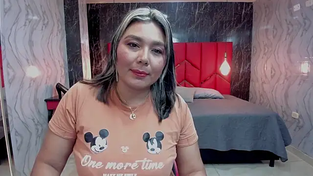 LatinaHoleQueen online show from May 19, 3:08 pm