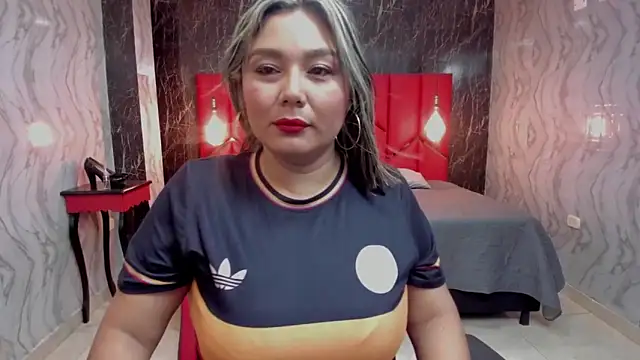 LatinaHoleQueen online show from May 16, 2:05 pm