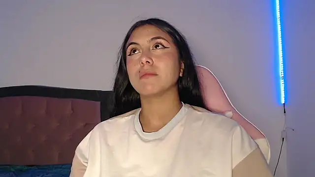 Sarahcutexoxox online show from November 7, 6:19 am