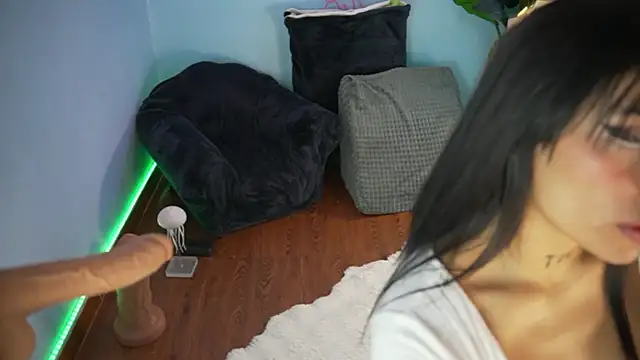 AnnieCouperr online show from January 10, 7:51 pm