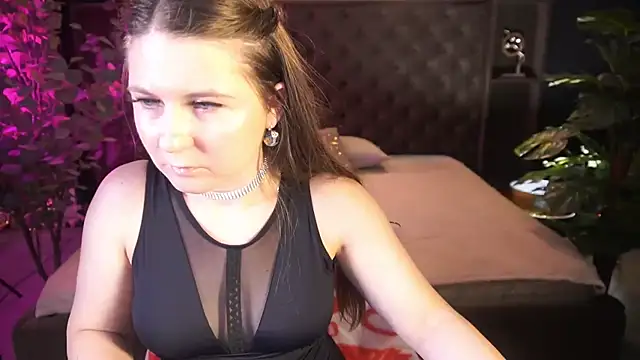 CraveeDoll online show from March 23, 1:50 pm