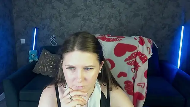 CraveeDoll online show from March 19, 7:51 pm