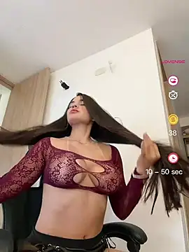 BellaLeclair online show from May 21, 3:43 pm