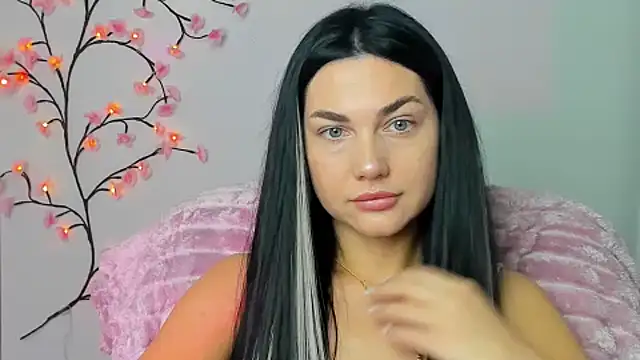 Lune Moon online show from December 2, 6:48 am