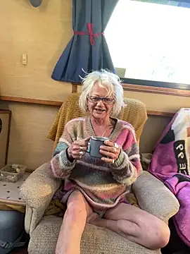 ladyboatlady online show from May 1, 5:54 am
