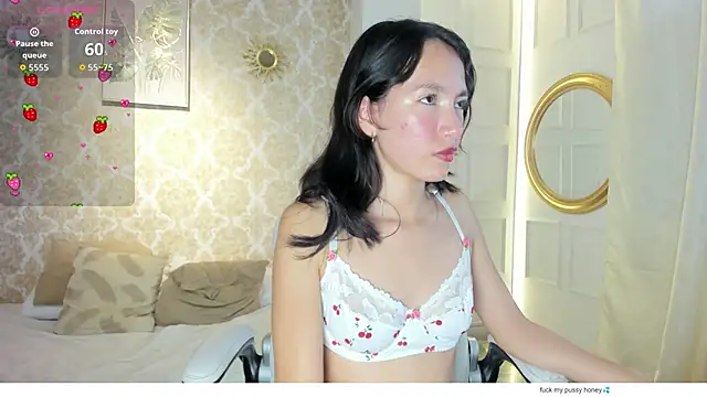 LilyThea online show from May 15, 8:00 pm
