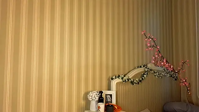 Juuulia  online show from May 4, 4:11 pm