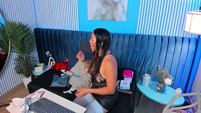 bellarivera  online show from December 4, 7:25 pm