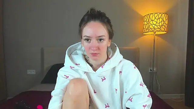cutienaughtygirl online show from May 16, 8:39 am