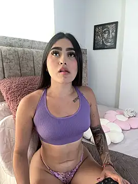 EmiilyEvans  online show from May 8, 7:49 pm