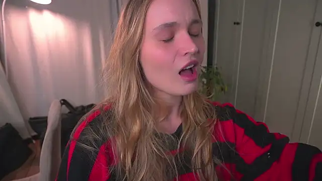 lisa schiele online show from February 1, 8:07 pm