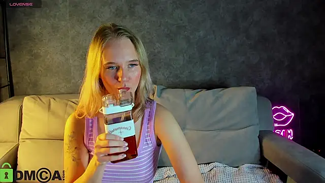 Casey Sweeet online show from October 17, 5:05 pm