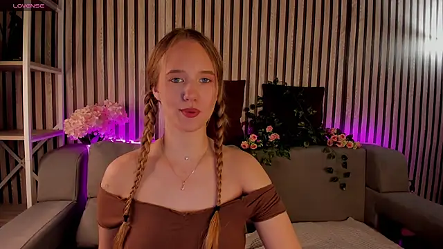 Casey Sweeet online show from May 18, 9:15 am