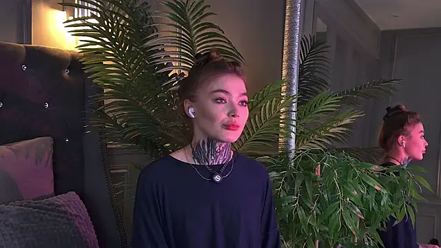 AriWild online show from May 12, 4:21 am
