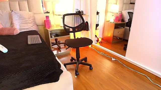 Dulce ferrer17 online show from September 30, 4:56 pm