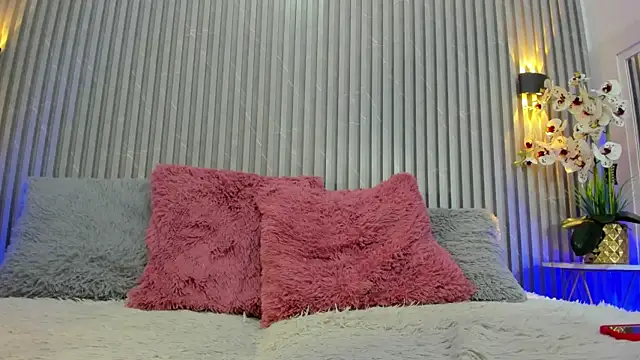 SOPHICOLLINS online show from December 22, 11:02 am