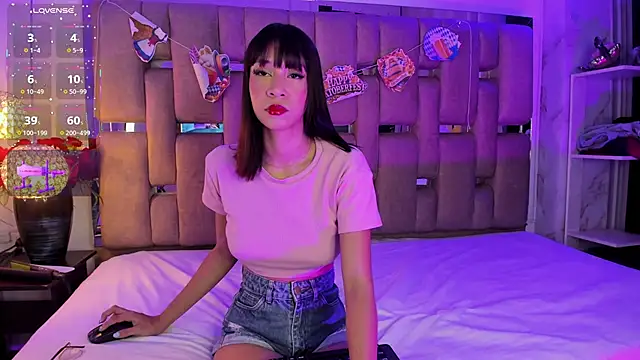 Snapshot of DollyMae_ chatting on October 3, 4:17 am DollyMae online show from October 3, 4:17 am