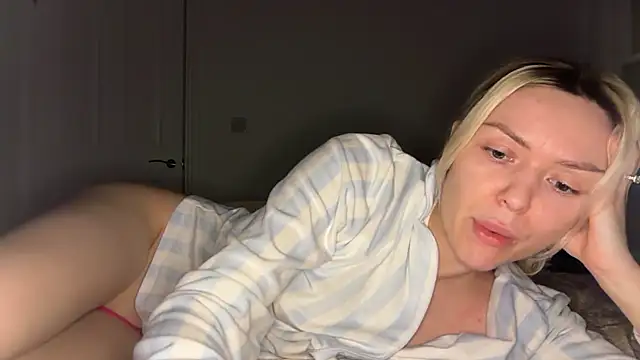 lolableux online show from March 6, 10:16 pm