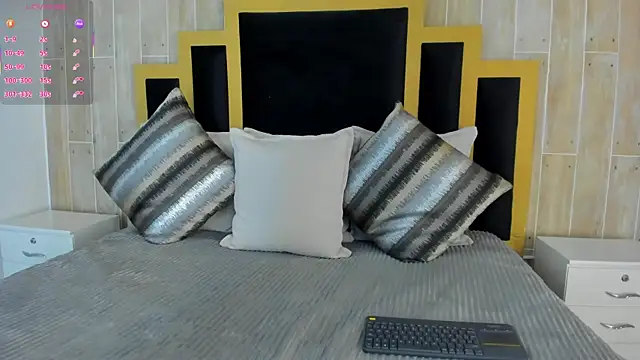 isabellasouza online show from December 2, 8:00 pm