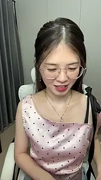 Qianqian-888 online show from December 5, 1:27 am