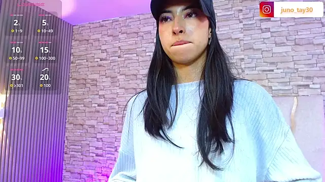 juno tay online show from November 9, 7:43 pm