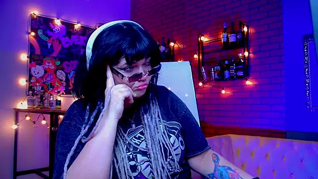 MaryHarrys online show from May 12, 2:31 am