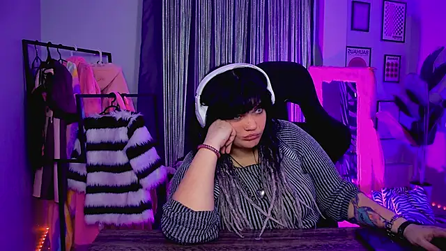 MaryHarrys online show from May 14, 8:47 pm