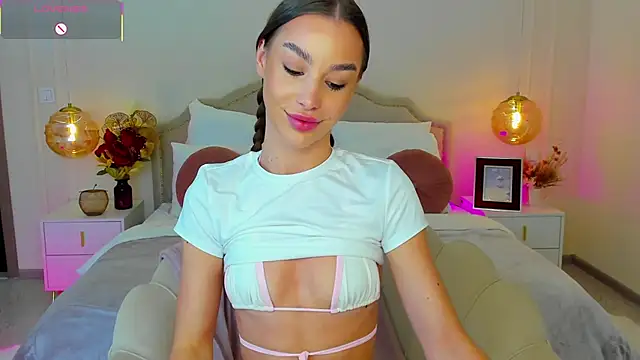 MilaMour online show from June 2, 7:15 pm