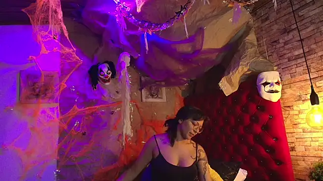 Victoria Thompson1 online show from November 5, 8:14 pm