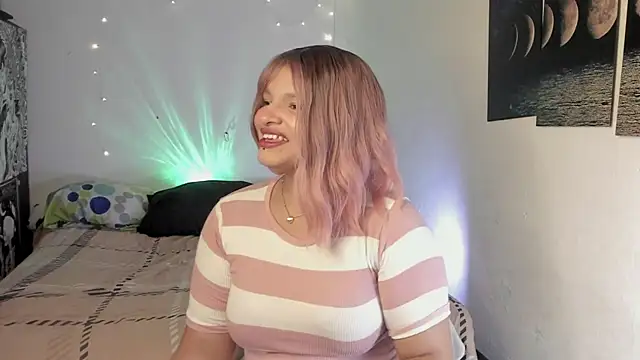 chloe kisses online show from May 2, 11:35 am