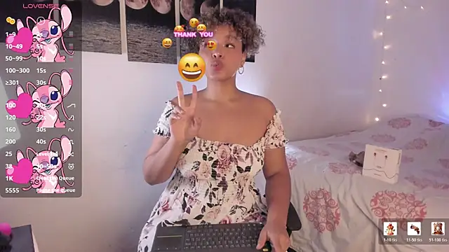 chloe kisses online show from May 28, 11:41 am