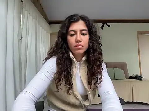 deusaludovica online show from May 19, 6:59 pm