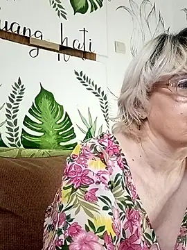 Catty Lady online show from May 20, 7:11 pm